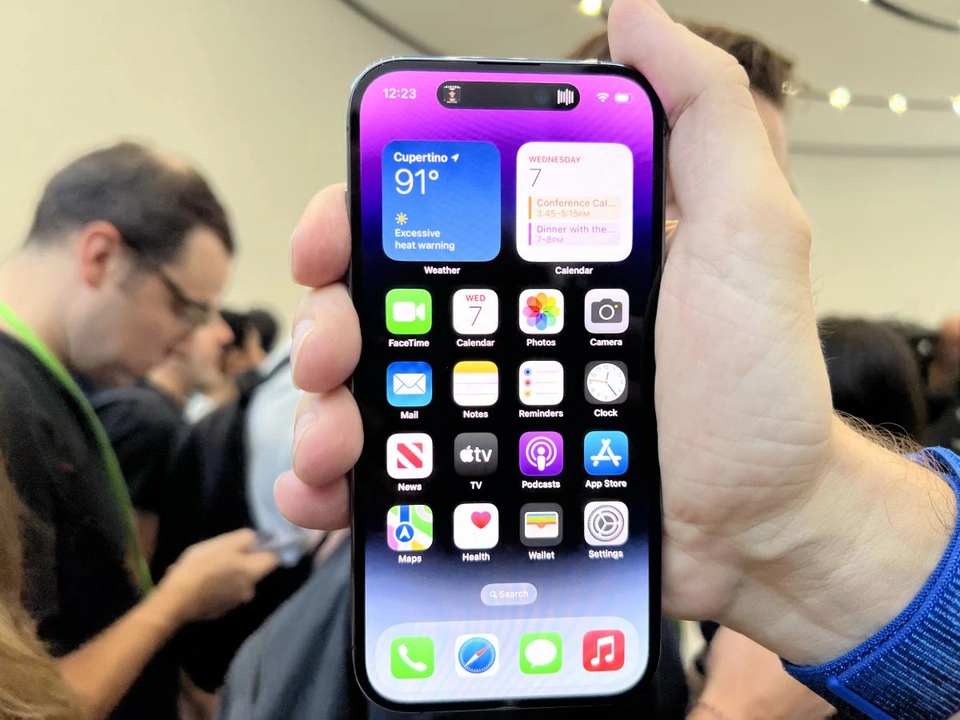 Apple khéo léo tăng giá bán iPhone